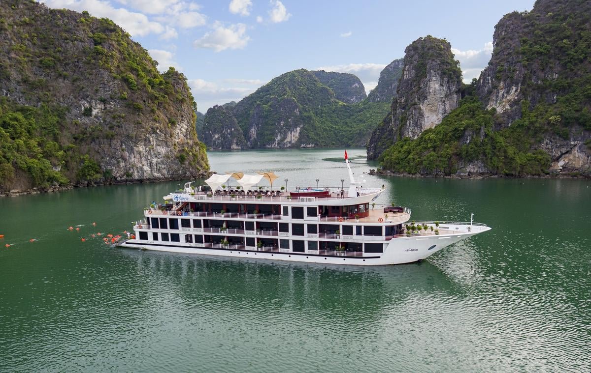 HLB2: Ha Long Bay 5-star Cruise (2 DAYS) Second Floor Room