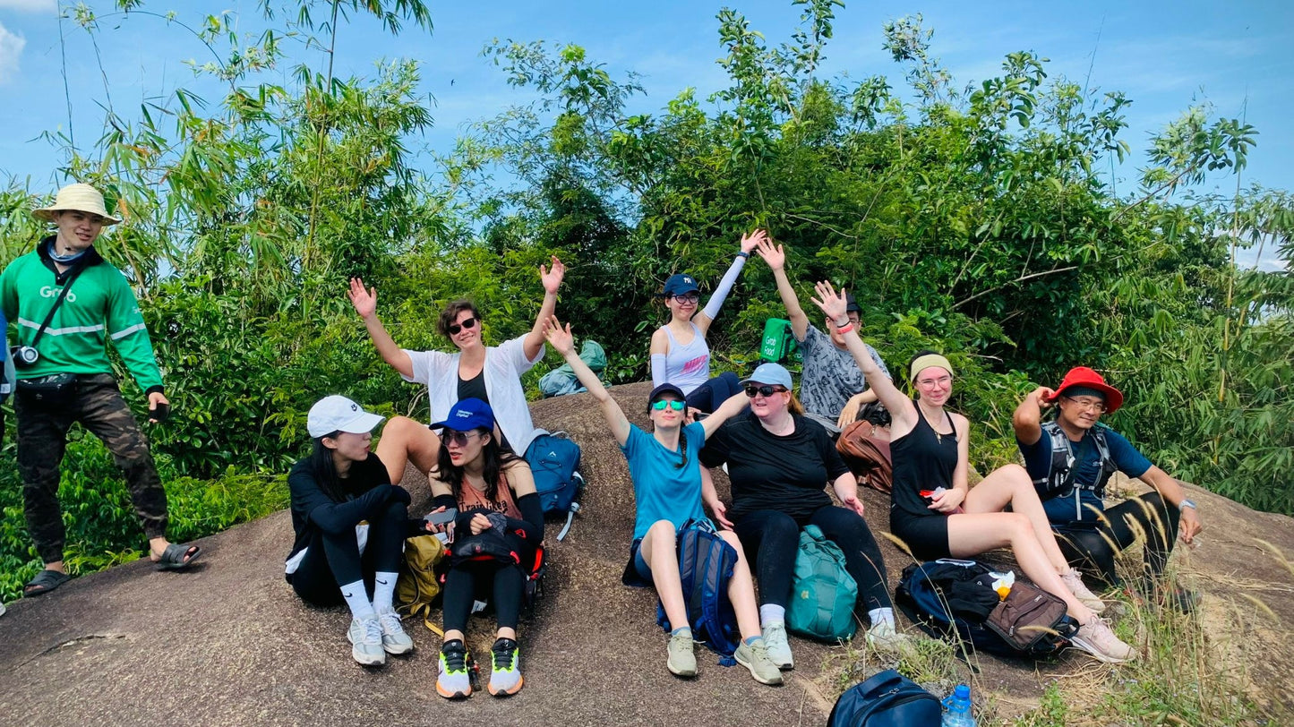 86A2: Hiking Two Peaks Amidst Bamboo Trails with Stunning Summit Views