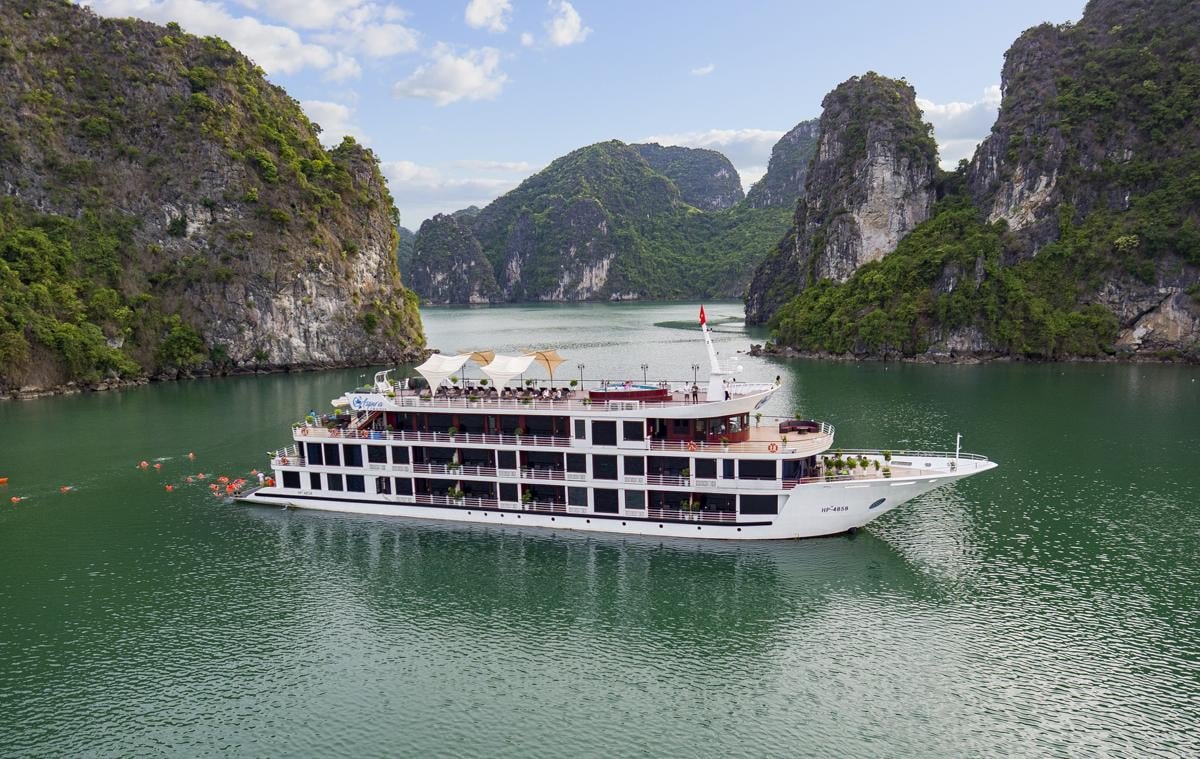 HLB4: Ha Long Bay 5-star Cruise (2 DAYS) Presidential Suite 2nd fl. & Private Sun Terrace