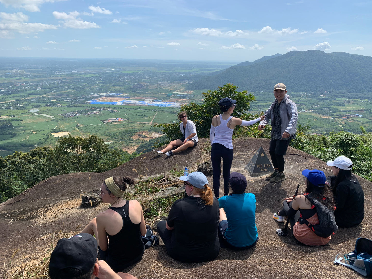 86A2: Hiking Two Peaks Amidst Bamboo Trails with Stunning Summit Views