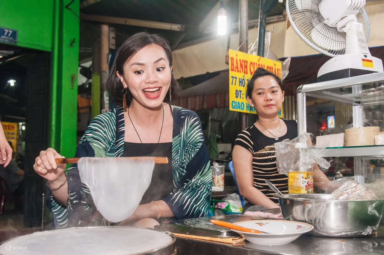 SGM: Food on Scooter Tour! (HCMC)