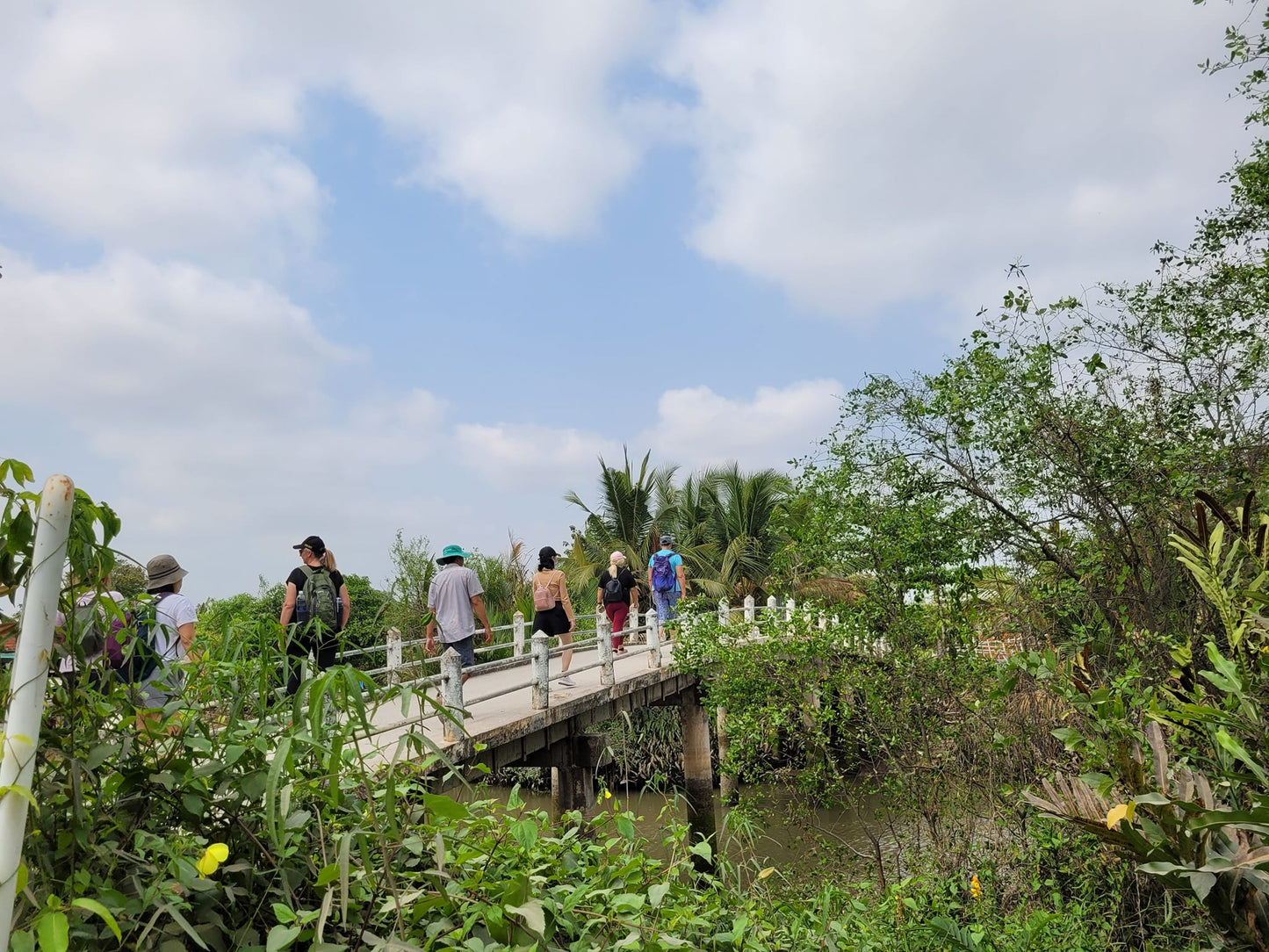 35R：湄公河三角洲：走进陶艺村的“红色王国”