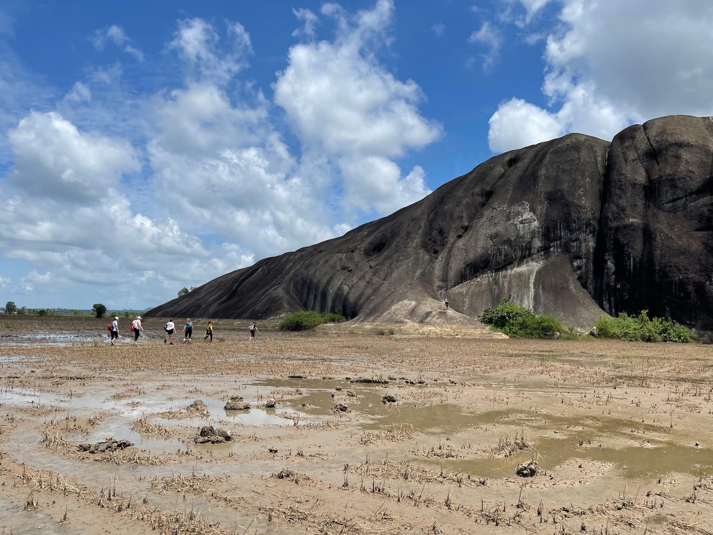47A: Phu Dien: interminables campos de arroz verdes y la fascinante montaña de piedra