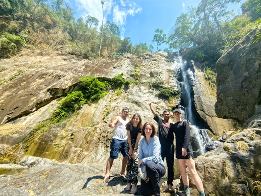 88A: Cascada de lluvia lloviznante, experimente la emoción de conquistar lo salvaje