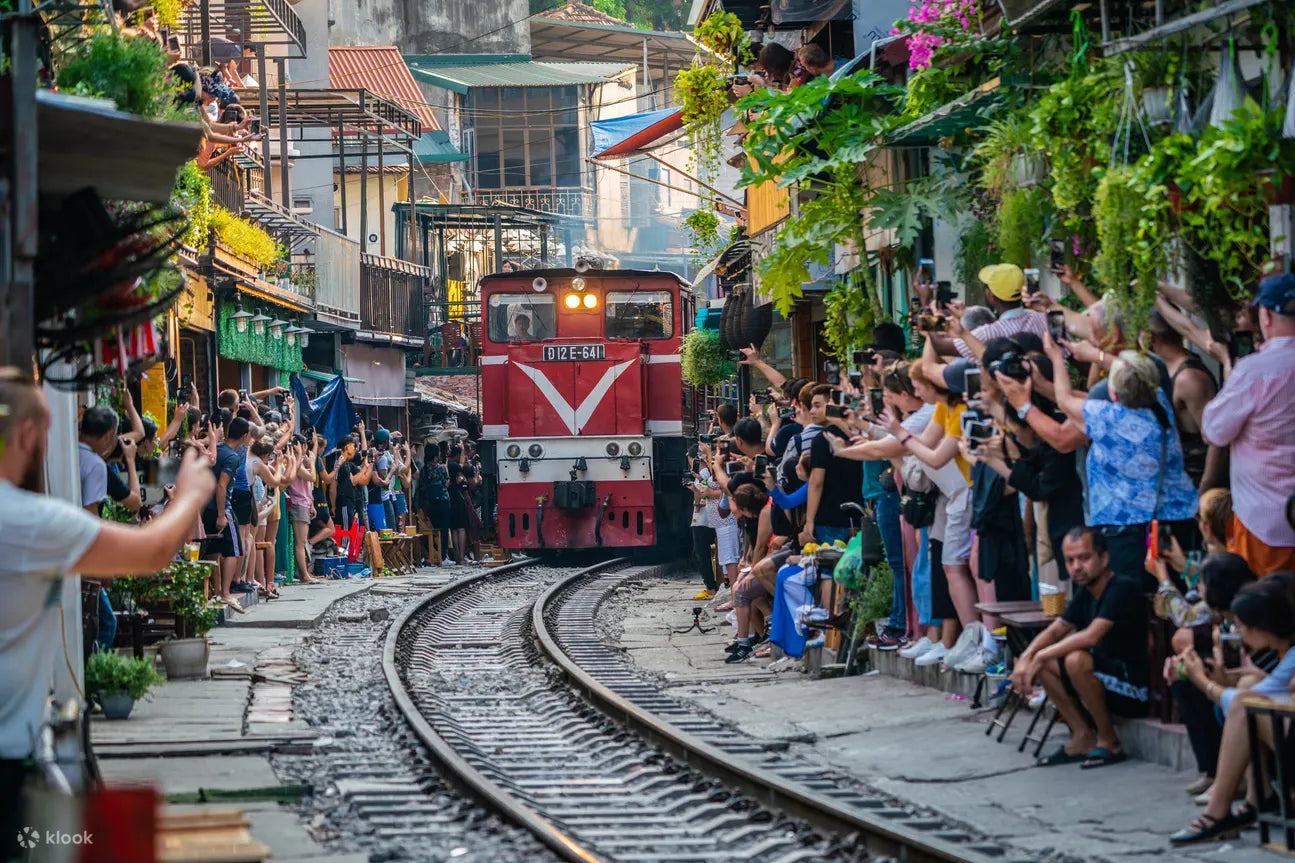 HN3- Hanoi Crafts, Culture & Train Street Tour