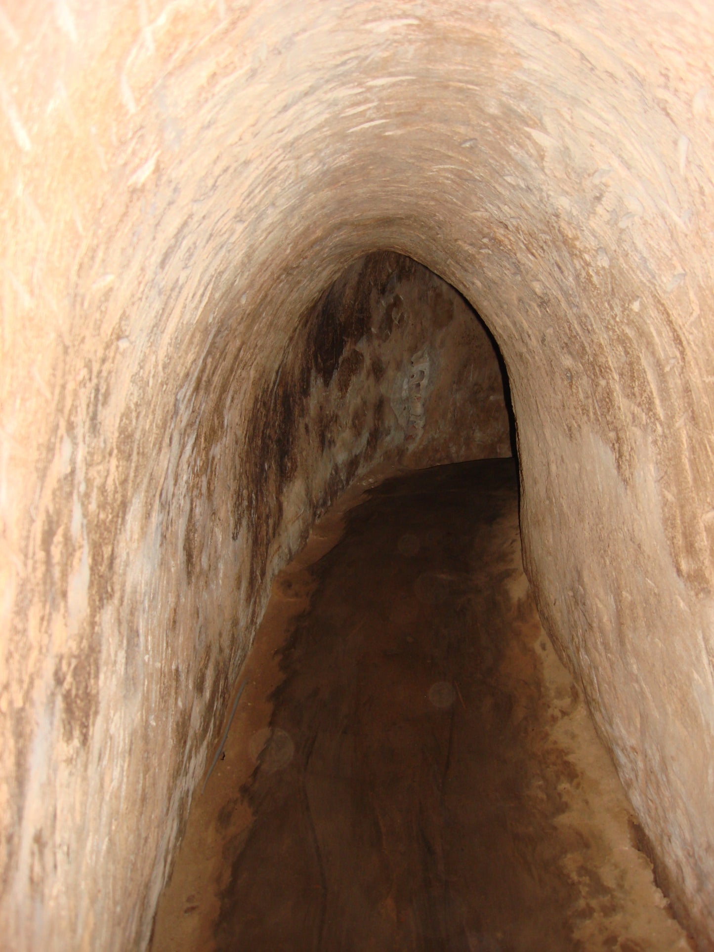 76B: (2 Days) Cu Chi Tunnels, Mekong Delta, Boat Tour, Red Brick Pottery Village